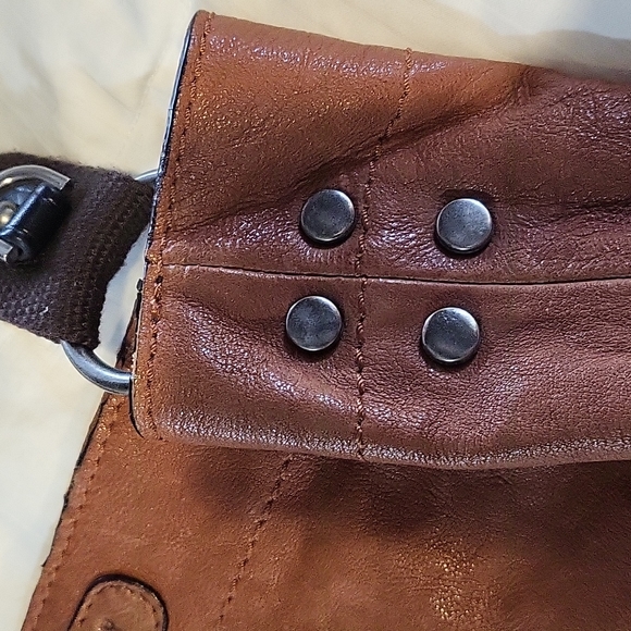 BERACAMY LEATHER TOTE - Picture 9 of 13